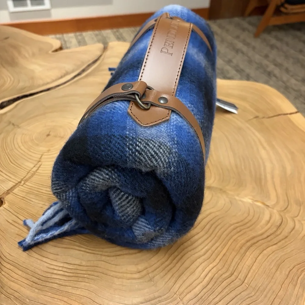 Pendleton Motor Robe Lassen Throw with Leather Carrier New with Tags Blue Ombré